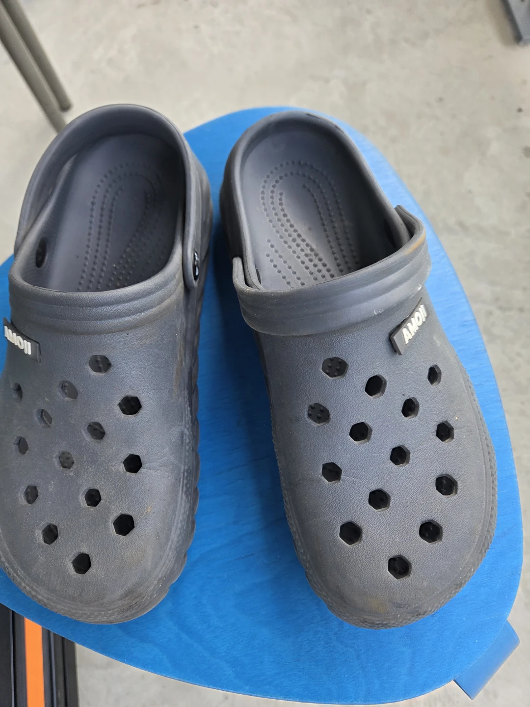 AMŌJII Grey Clogs - photo 4