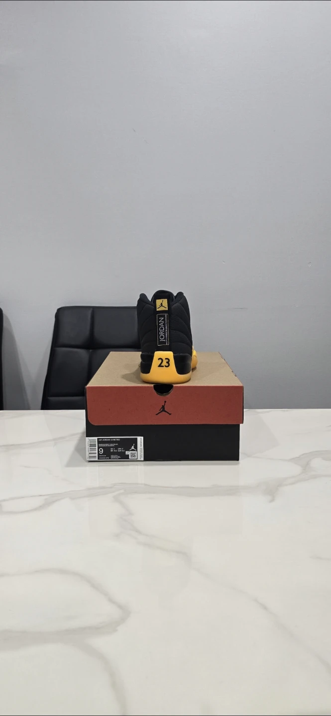 Air Jordan 12 Black University Gold size 9 - photo 2