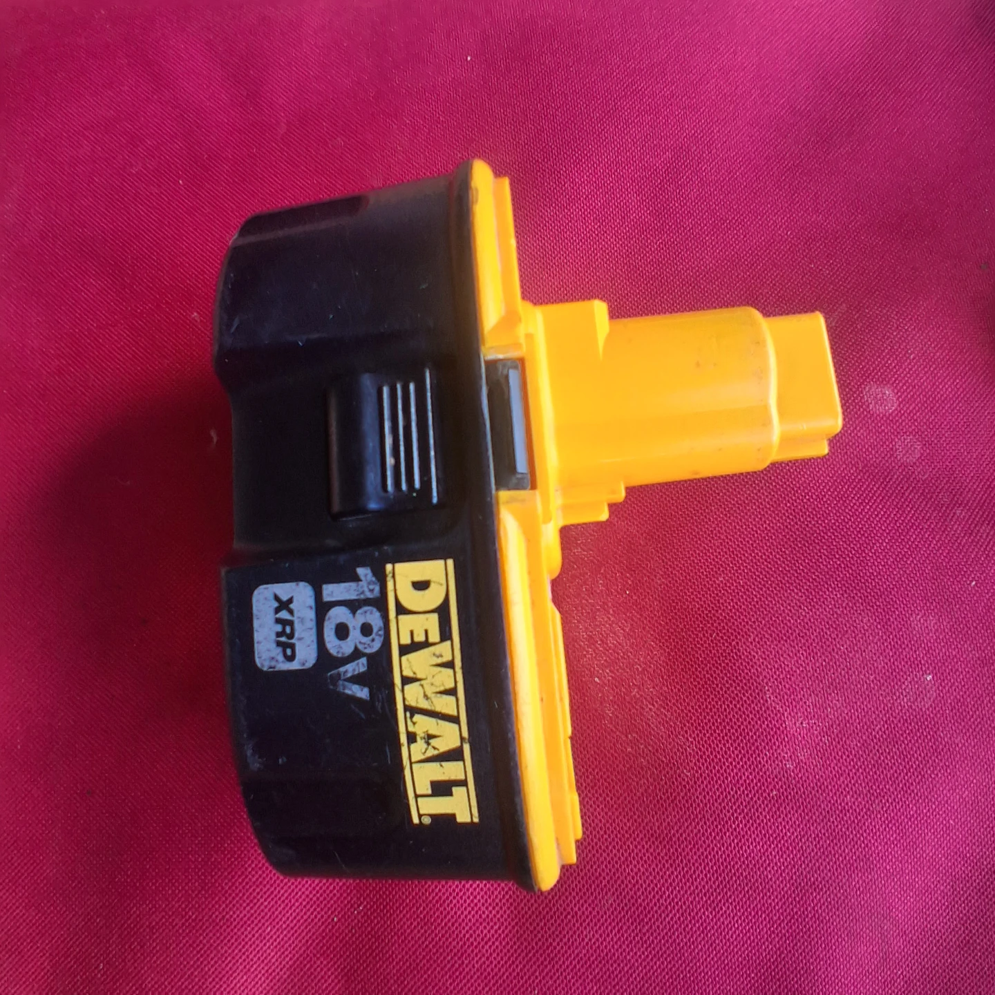 DeWalt 18V XRP DC9096 Battery Pack - photo 3