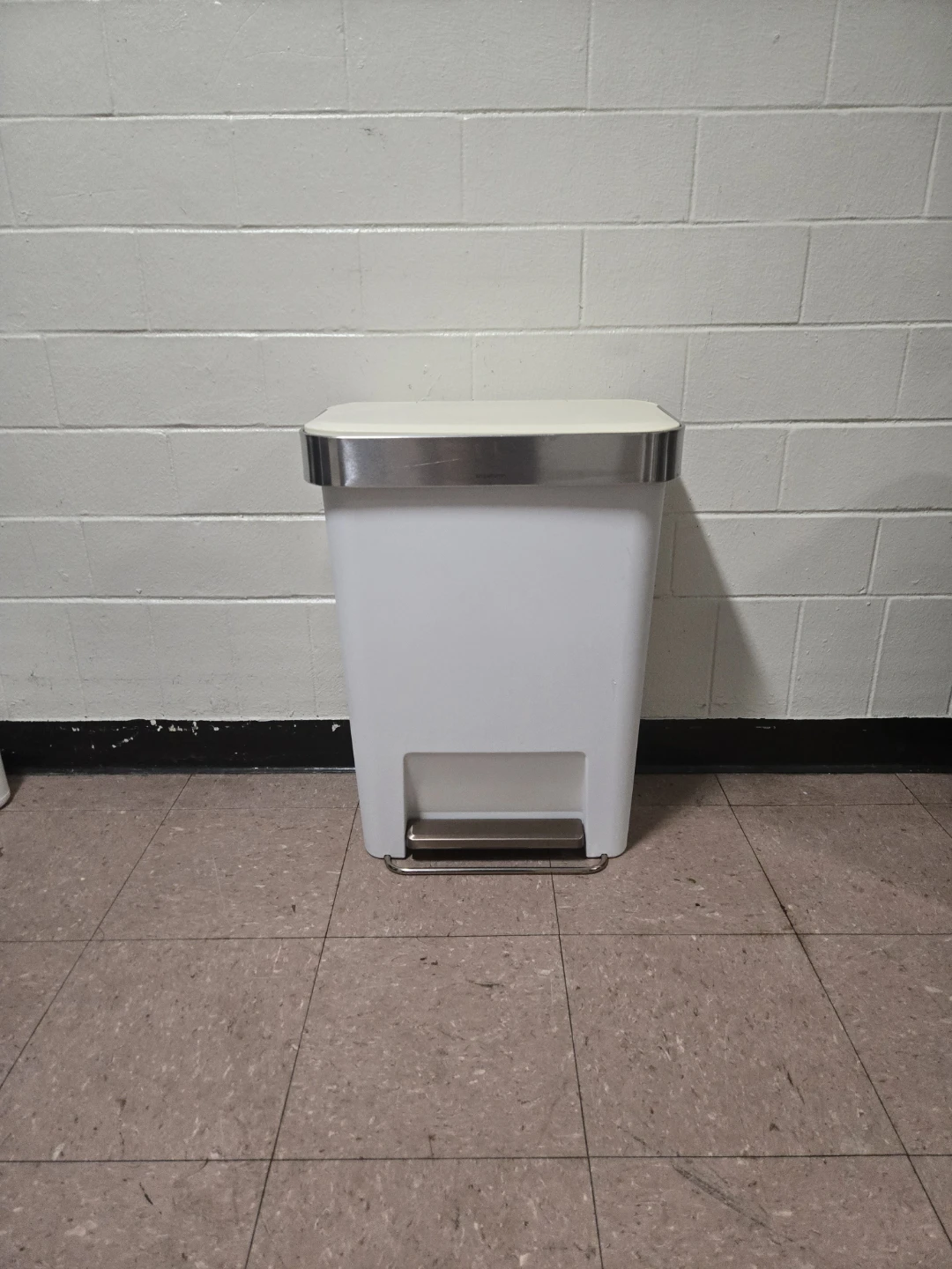 simplehuman White Step Trash Can Yellowish Lid & Rose Gold Pedal - photo 2