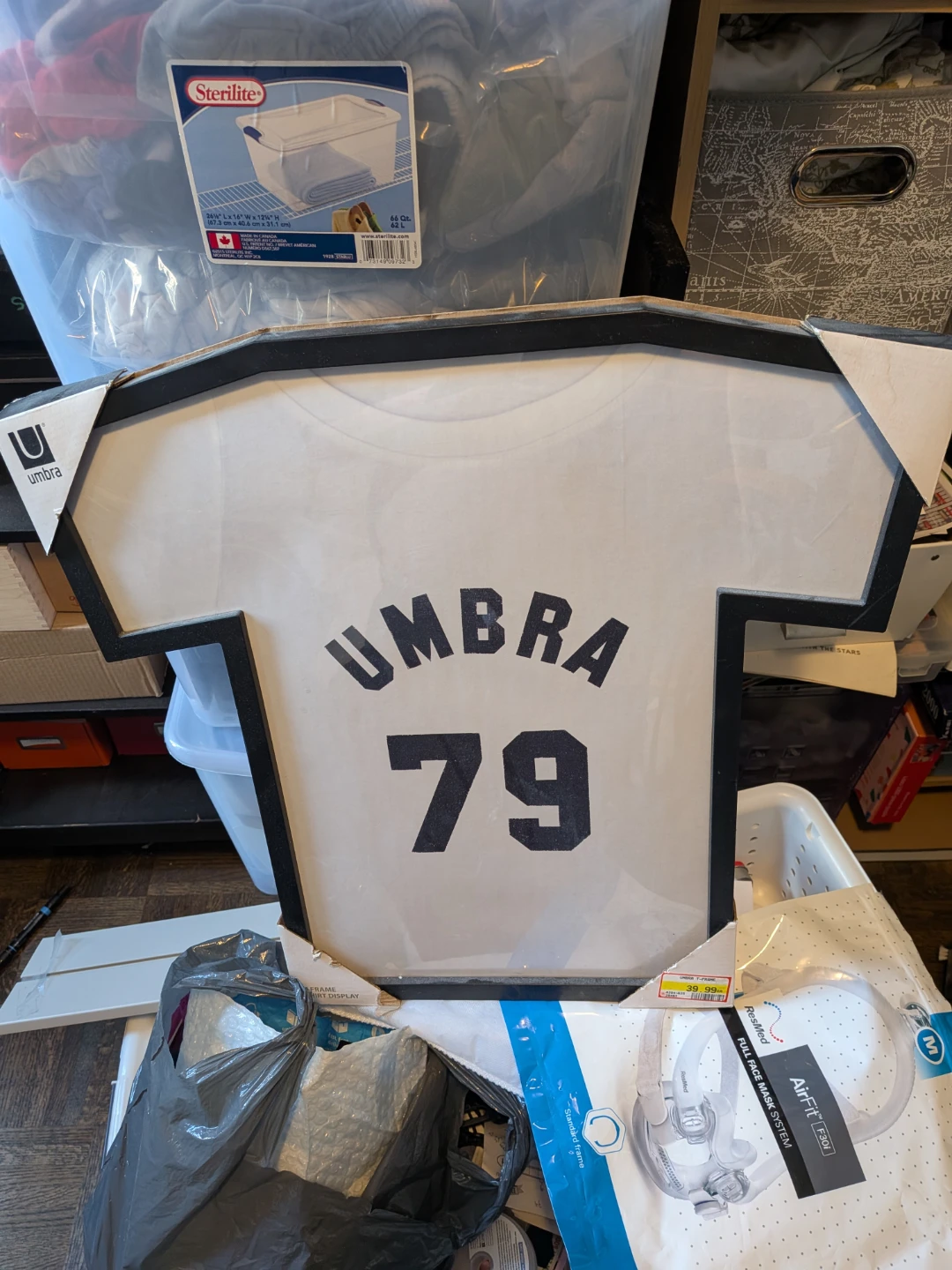 Umbra T-shirt frame