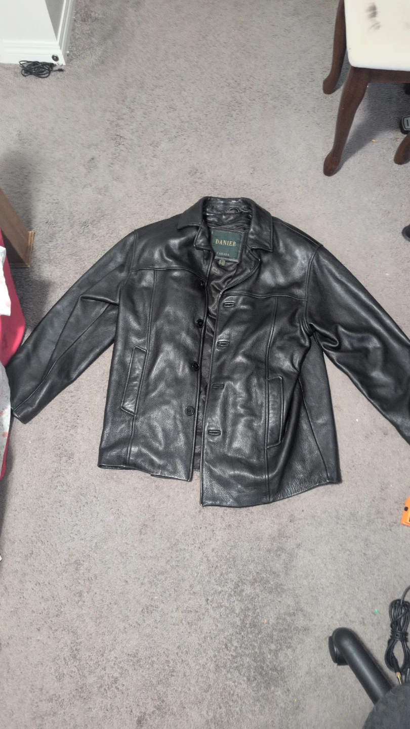 Danier Canada Black Leather Jacket Size M - photo 2