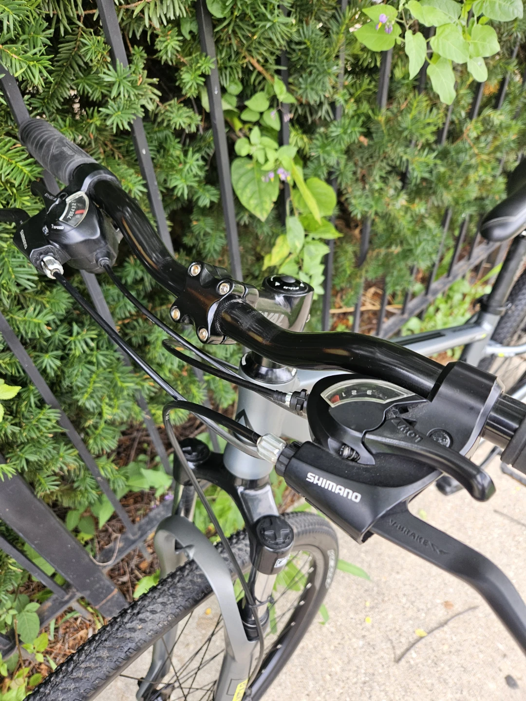 Fuji Traverse Hybrid Bike - photo 2