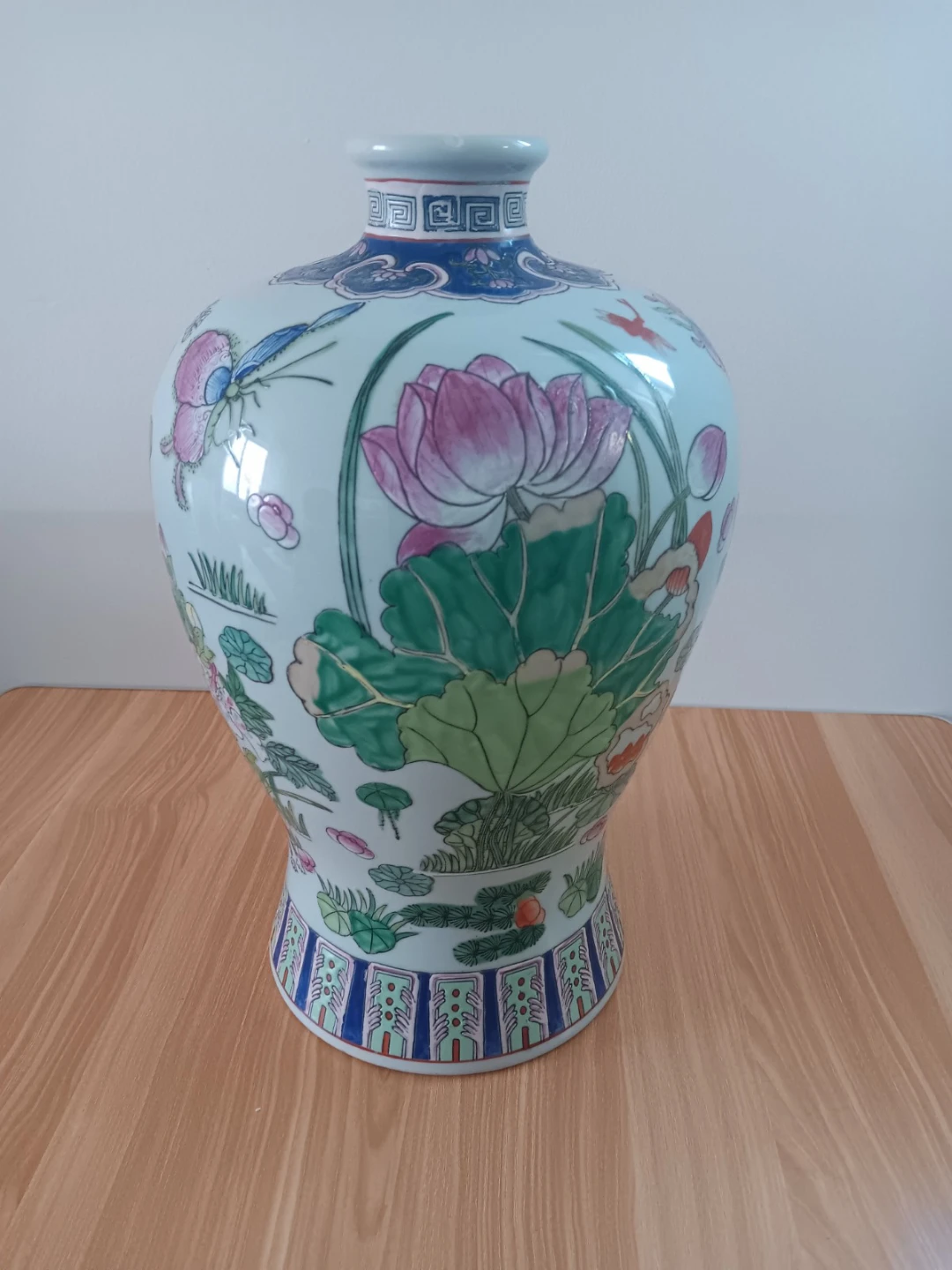 Vintage Chinese Famille Rose Porcelain Baluster Vase - photo 4