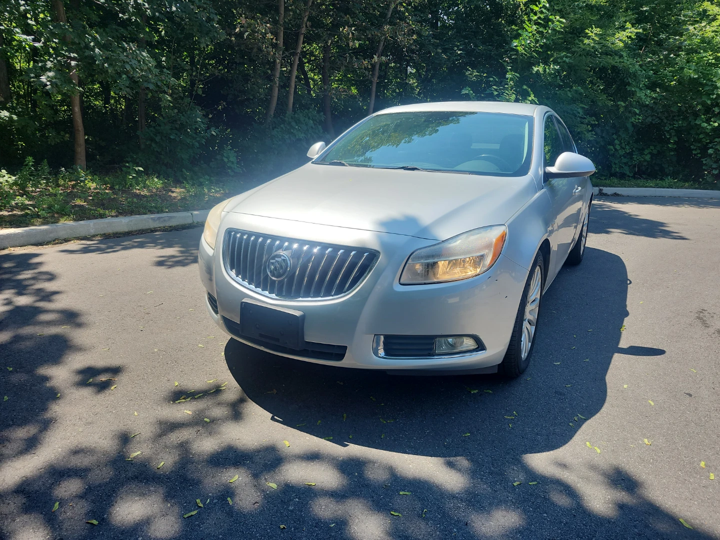 2011 Silver Buick Regal Sedan 81 KM ONLY  CLEAN CARFAX
