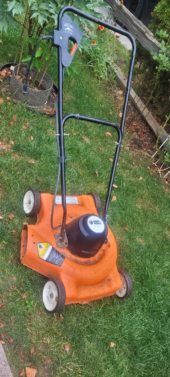 Black & Decker Electric Lawn Mower