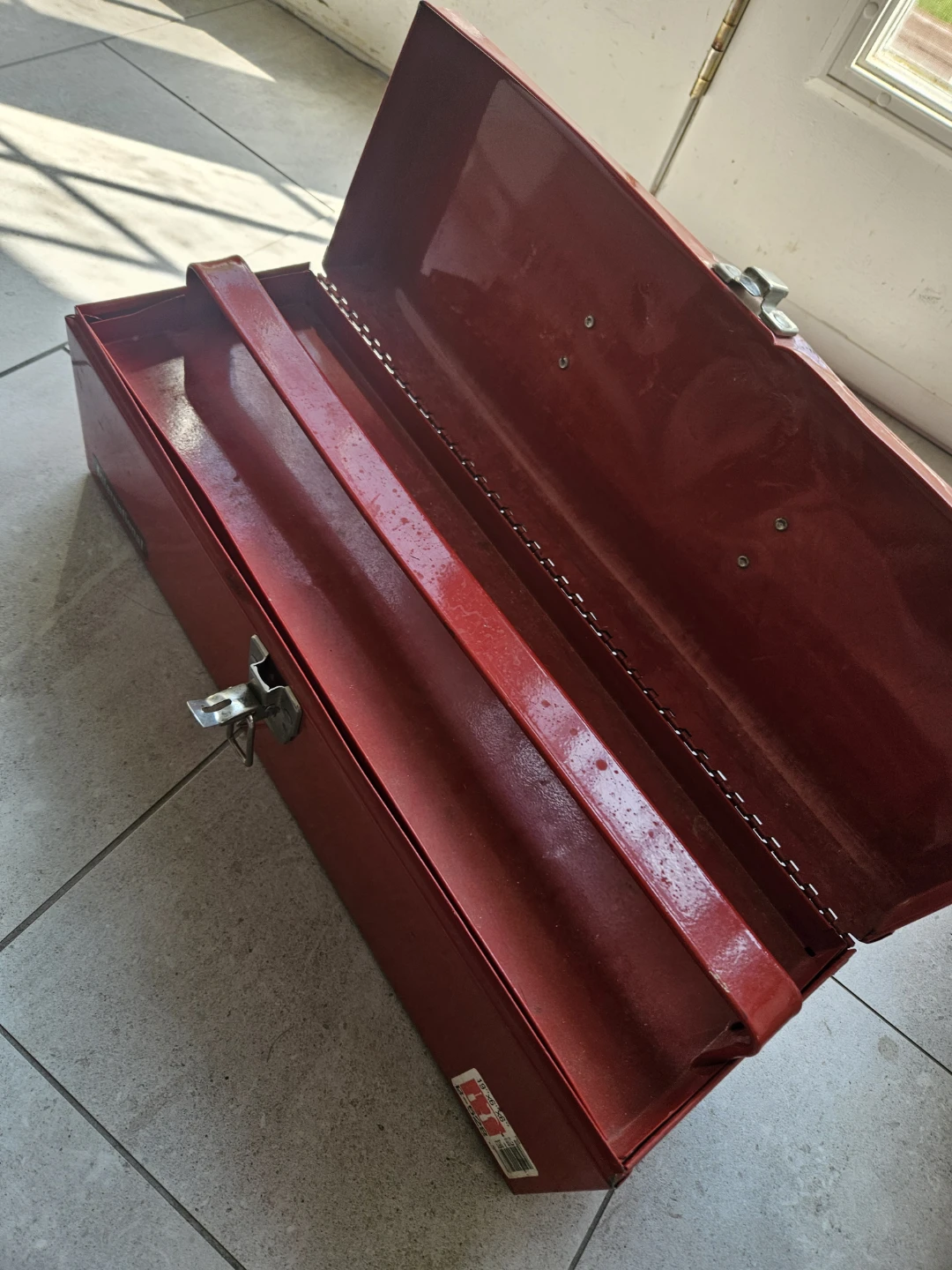 International 19" Red Metal Toolbox B-528 - photo 2