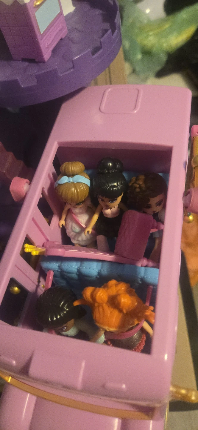 Rainbow High Castle Playset and Vehicle - photo 2