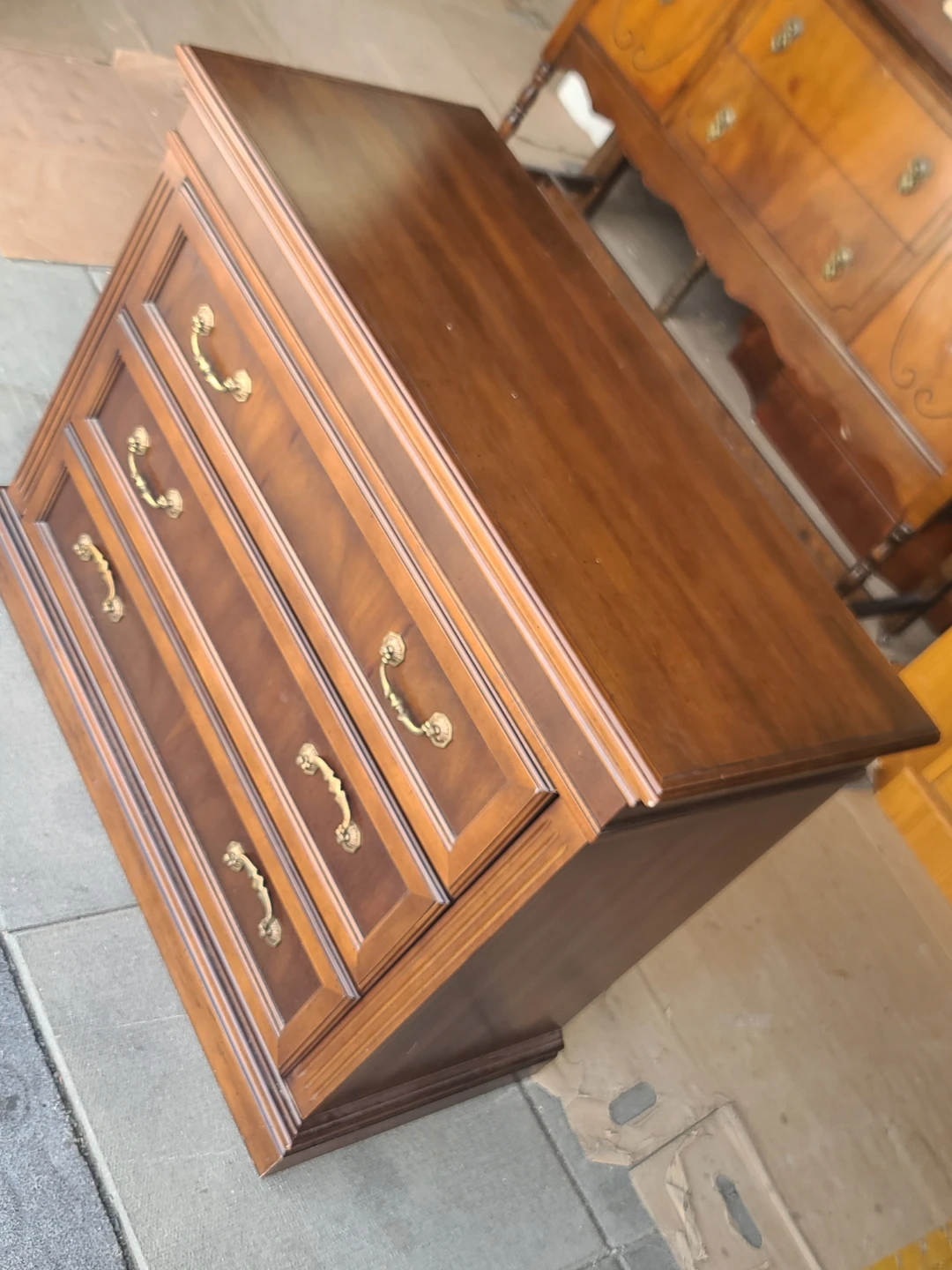 Electrohome by Deilcraft 3- Drawer Dresser - photo 2