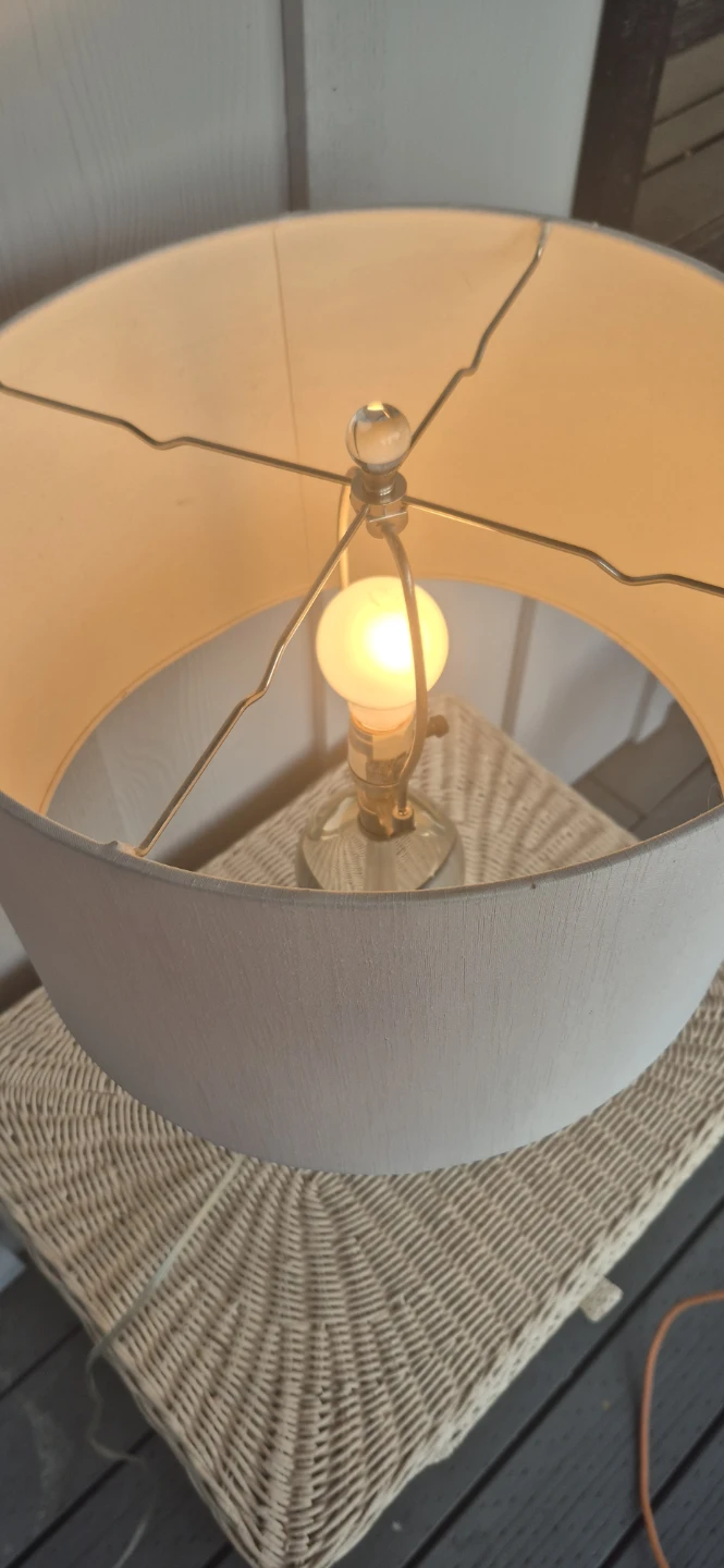 Table Lamp with Clear Glass Base - photo 3