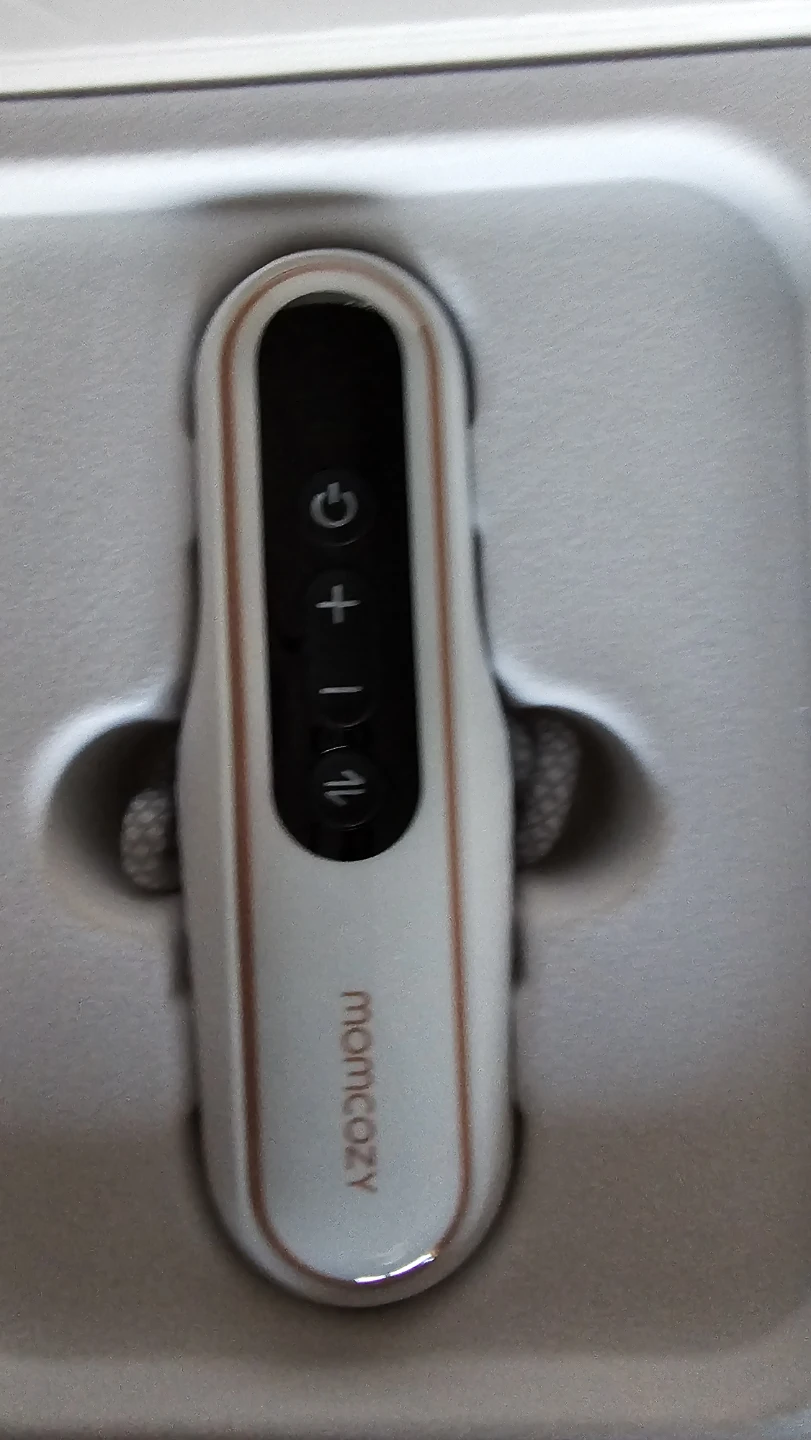 Momcozy breast pump with attachments - photo 2