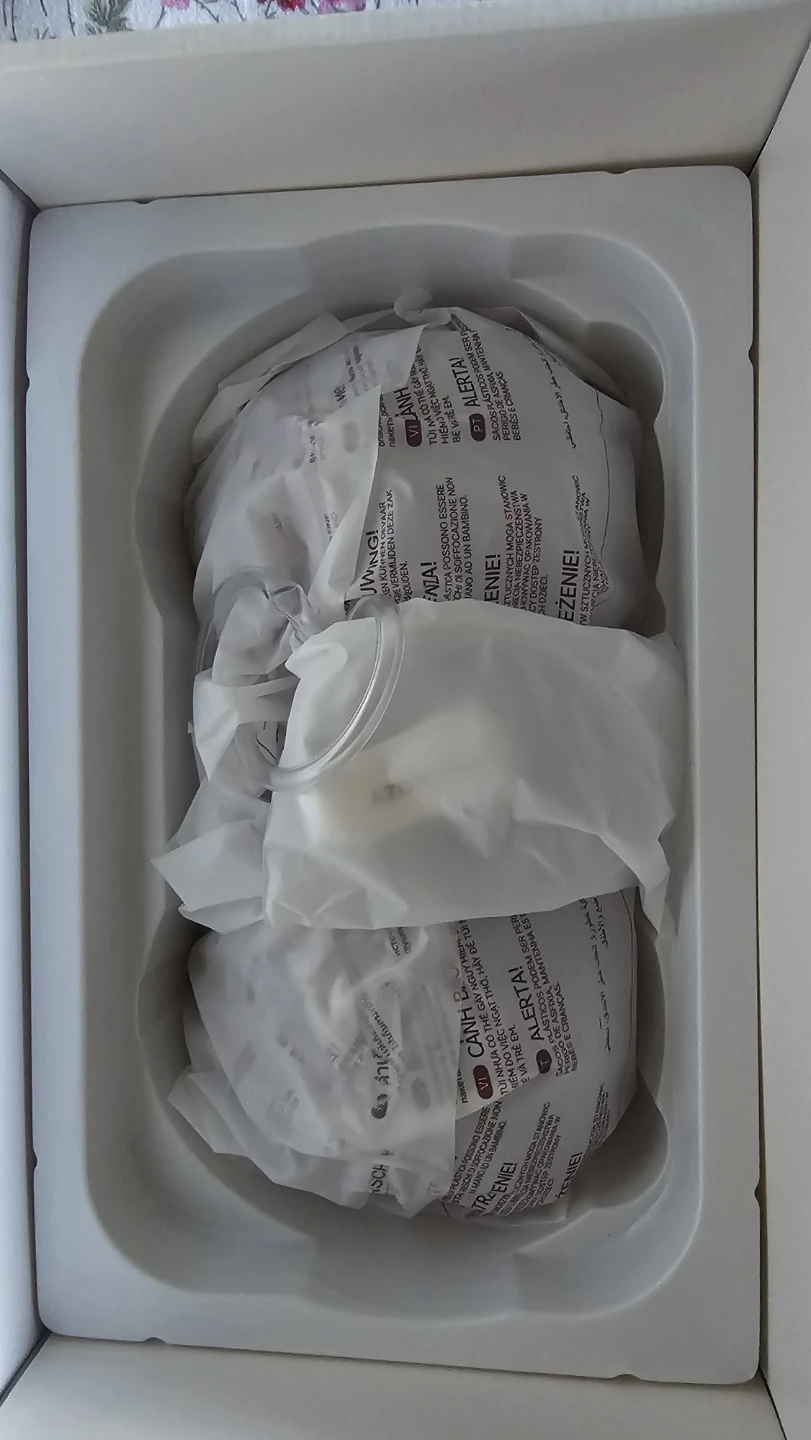 Momcozy breast pump with attachments - photo 3