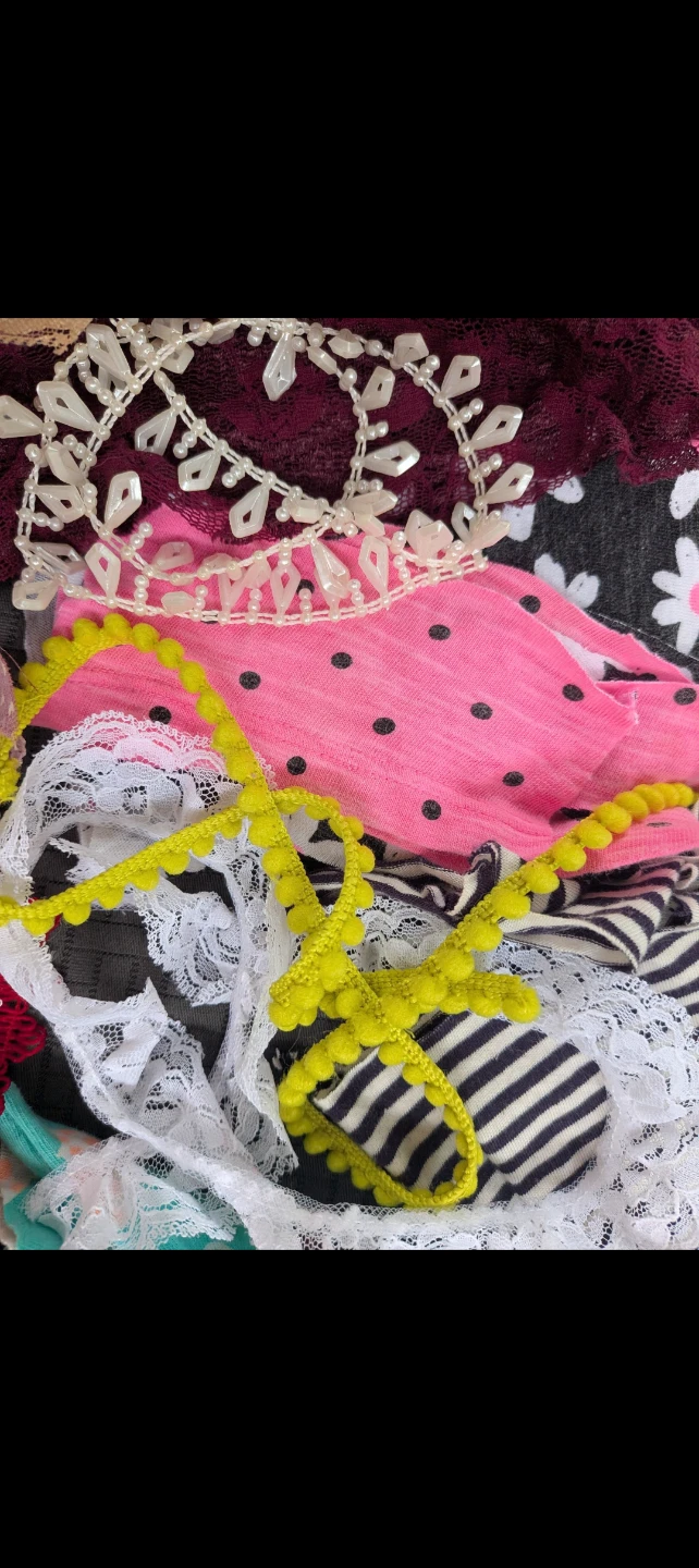 Bundle of Crafting Fabric Scraps & Trim - photo 5