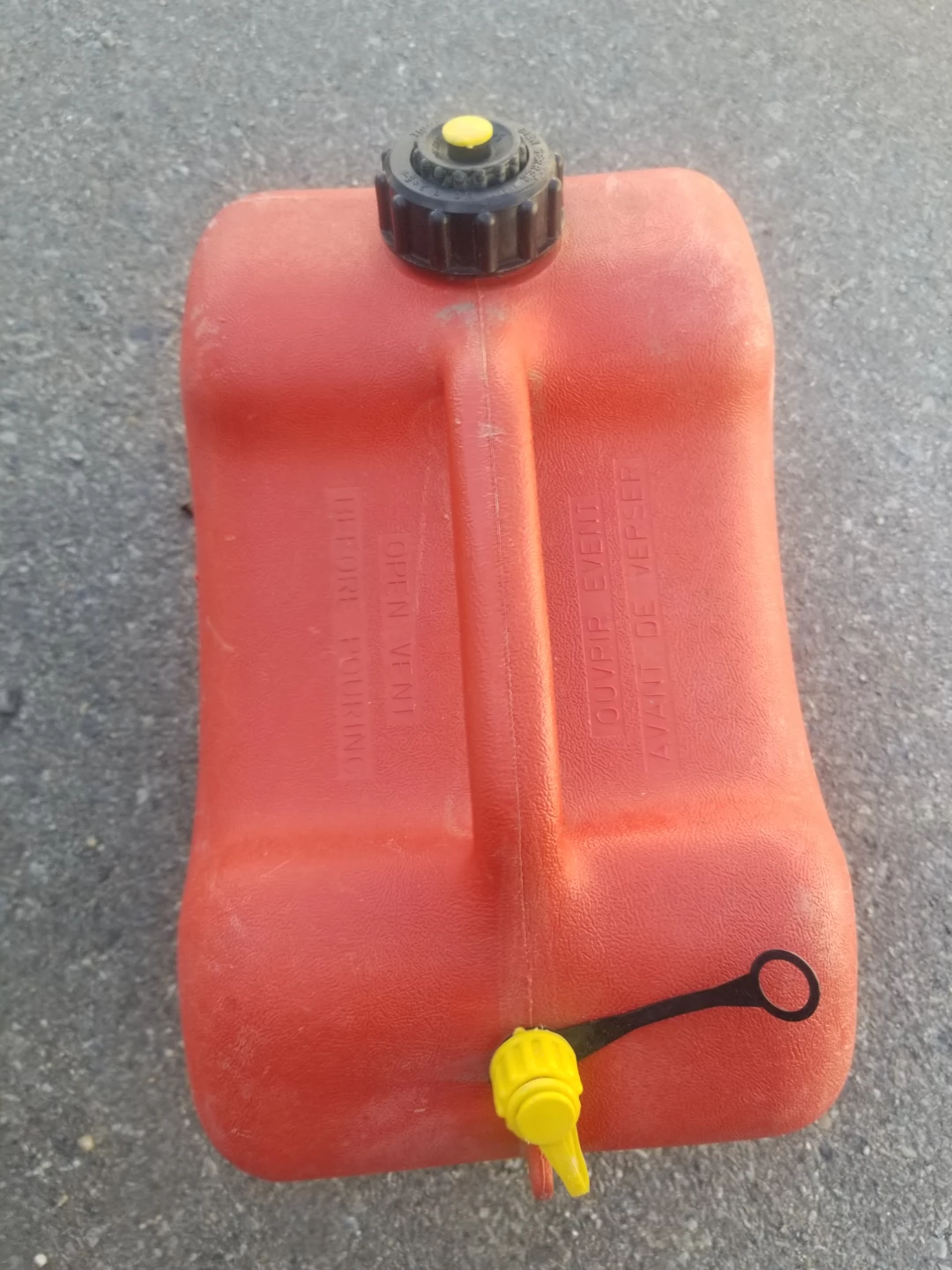 Red 5 Gallon Gas Can - photo 4