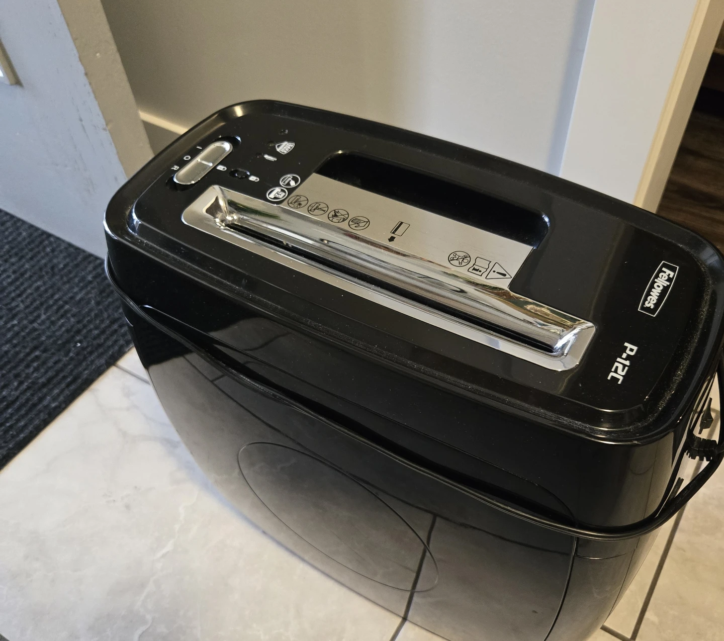 Fellowes P-12C Shredder - photo 3