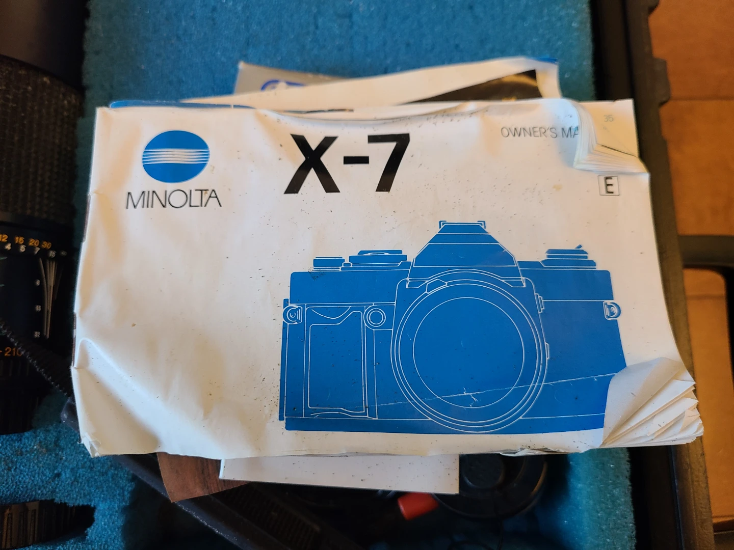 Minolta X-7 Camera with Lens and Case - photo 3