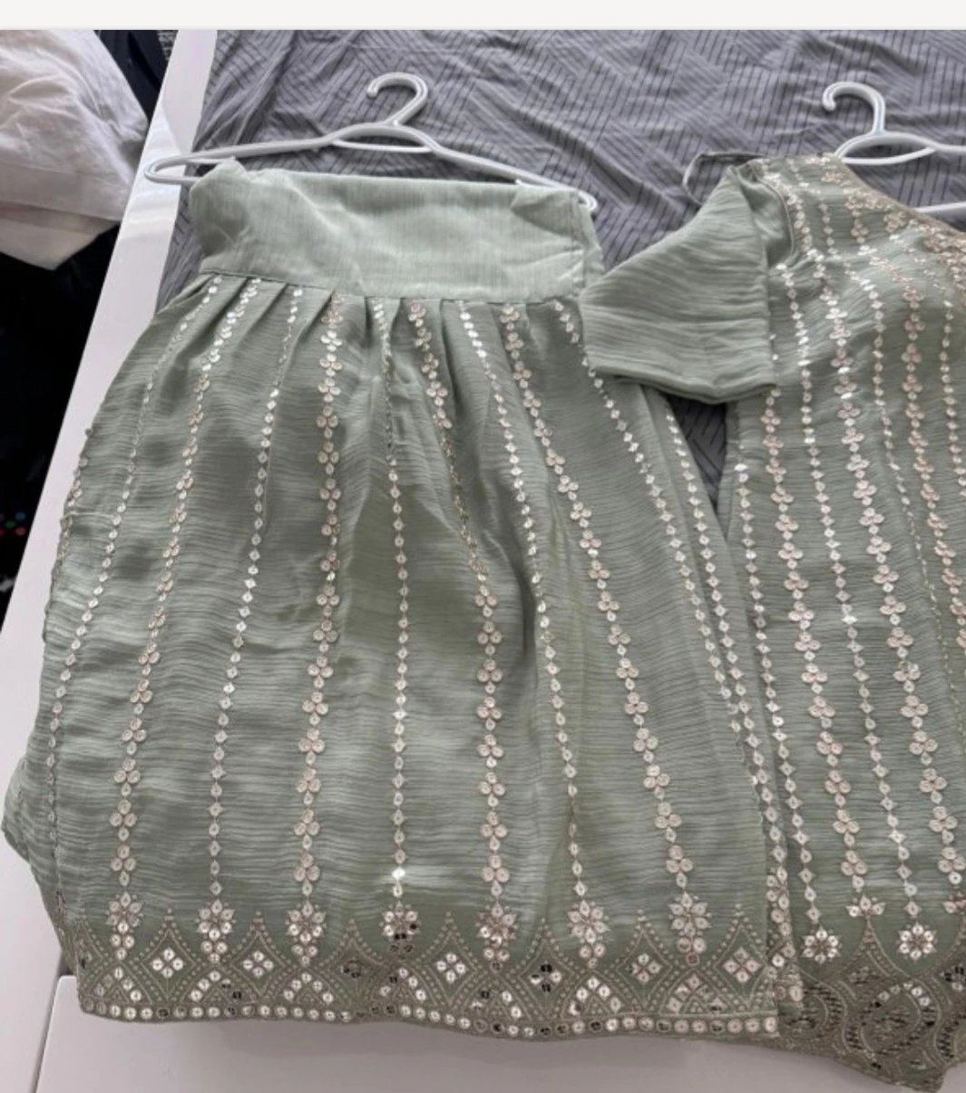 Three piece embroidered sage green salwar kameez - photo 2