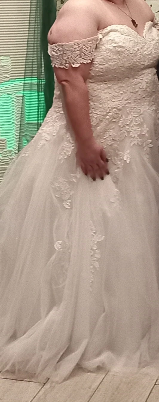 White Off-the-Shoulder Wedding Dress with Lace Appliques - photo 3