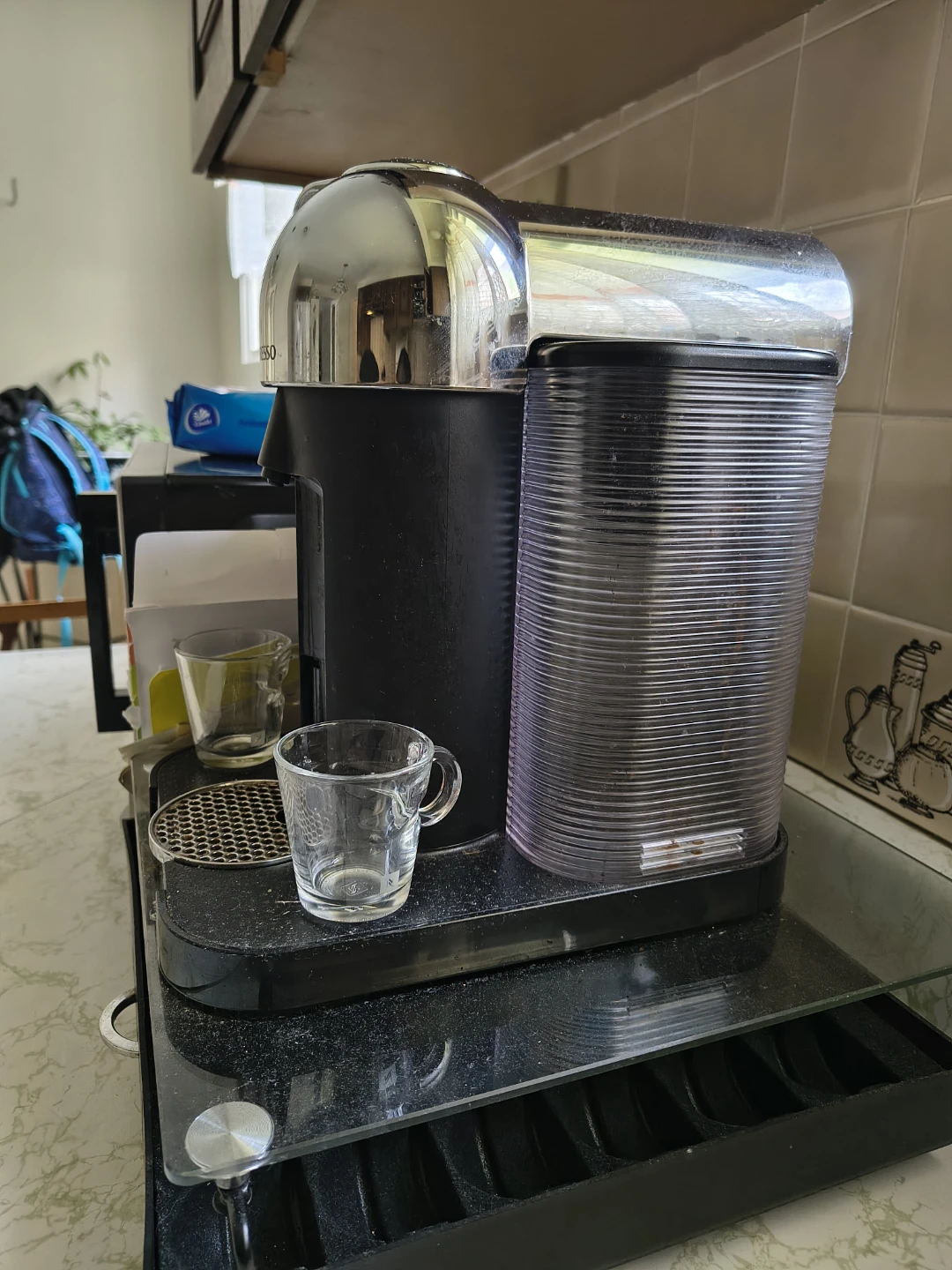 Nespresso Coffee Machine and Nespresso Pod Tray - photo 2