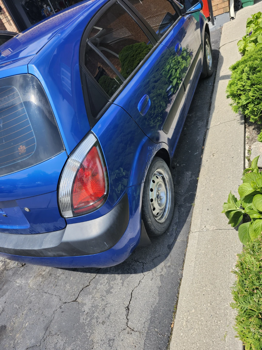 Blue Kia Rio Hatchback - photo 2