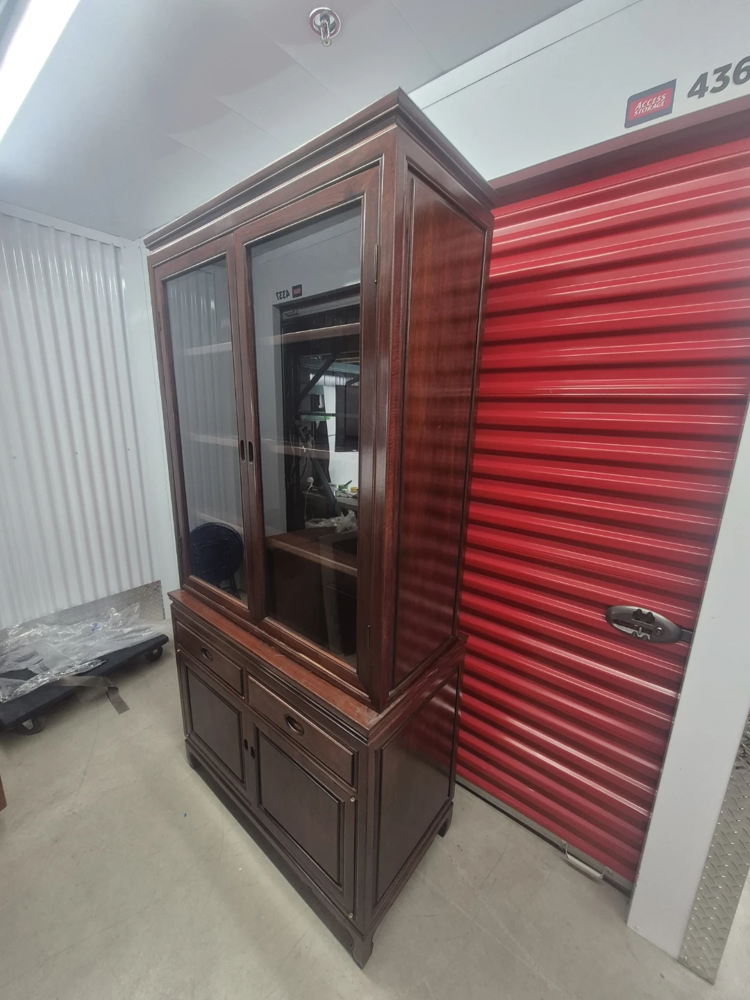 Wooden hutch with glass display doors Rosewood finish - photo 4