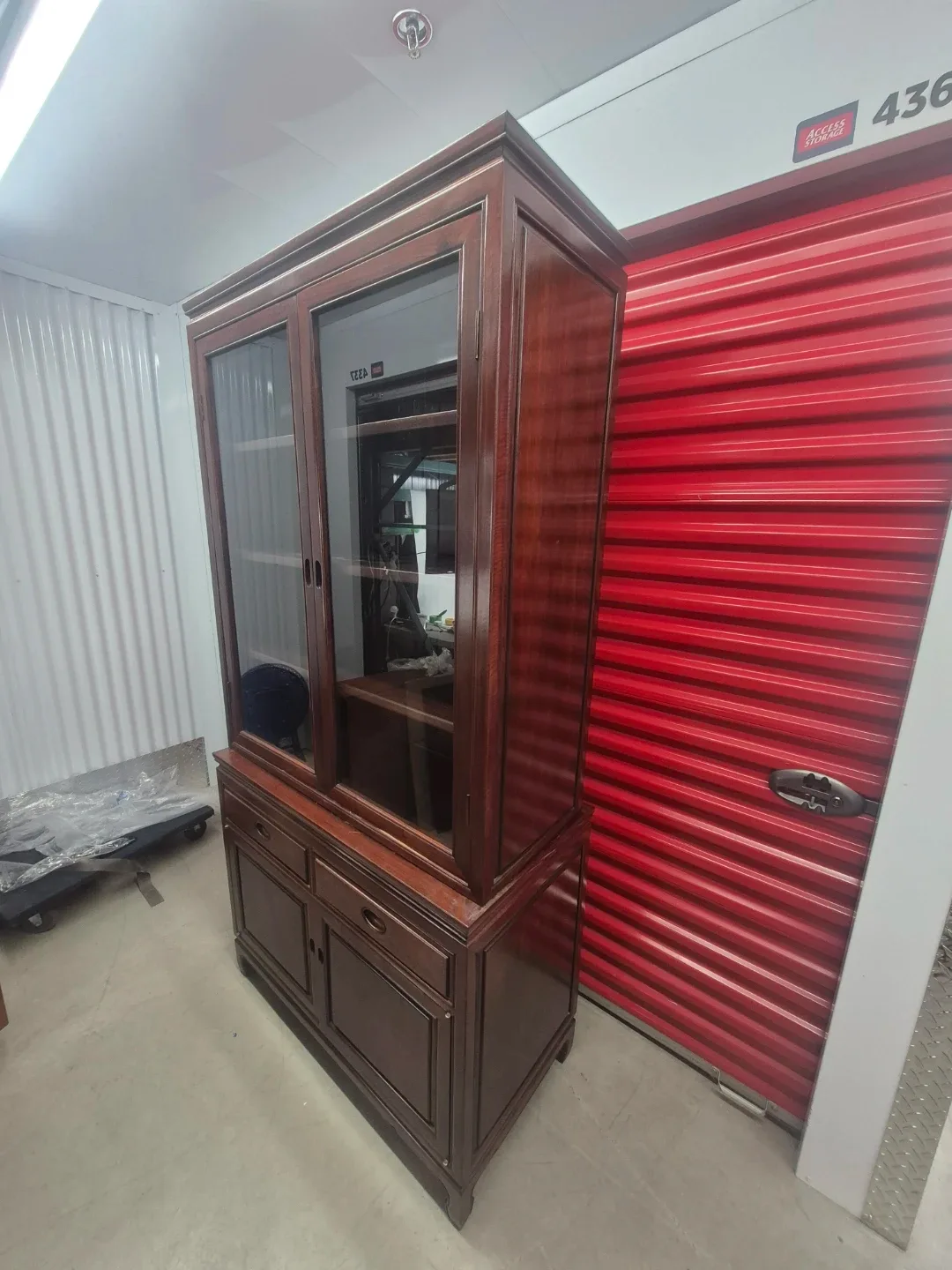 Wooden hutch with glass display doors Rosewood finish - photo 4