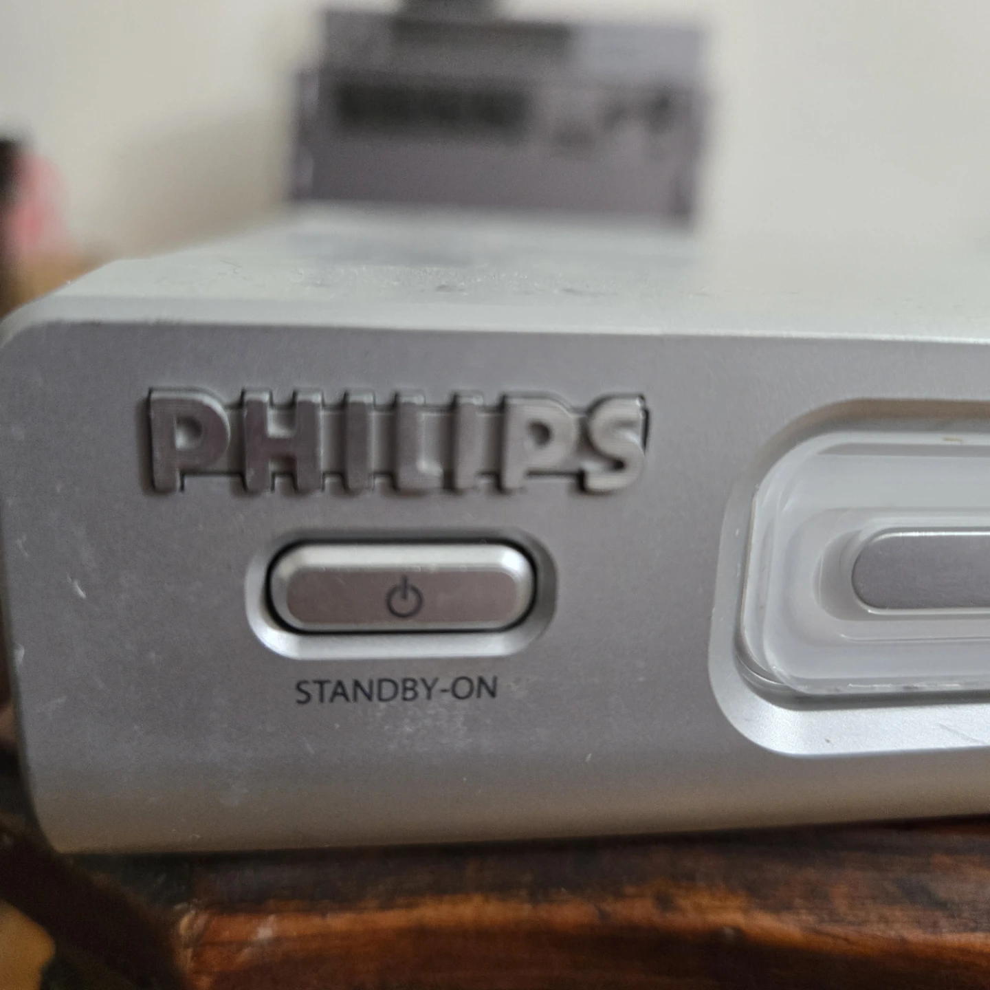 Philips DVD622/37 Progressive Scan DVD Player - photo 2
