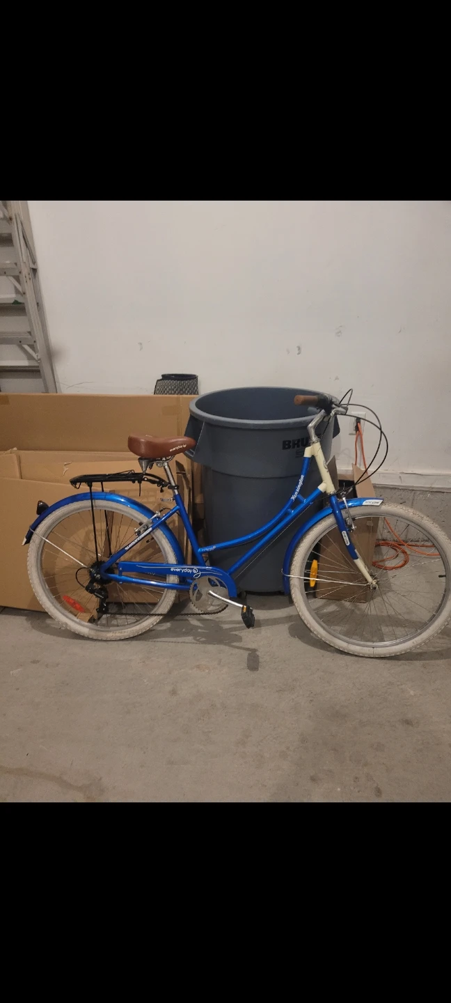 Everyday Kensington Shimano equipped bike
