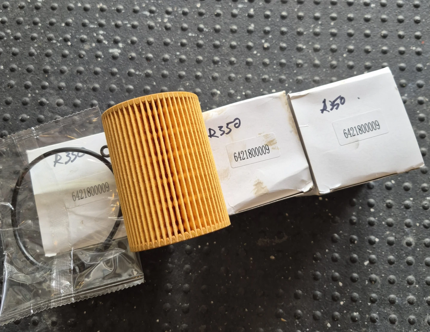 ​Pack of 3 Oil Filtersl (Part # 6421800009 / HU821X)