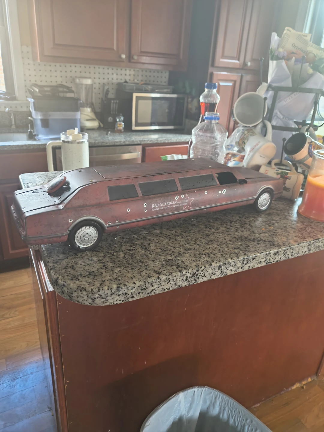 Red Guardian "The Thunderbolts" Limo Toy Car - photo 2