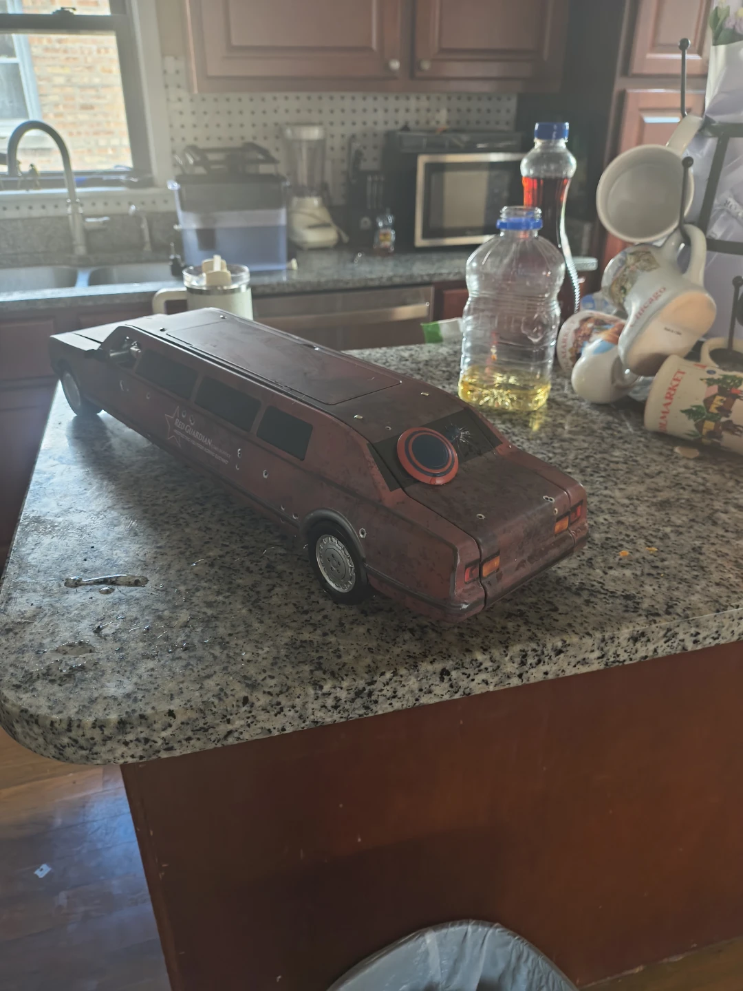 Red Guardian "The Thunderbolts" Limo Toy Car - photo 3