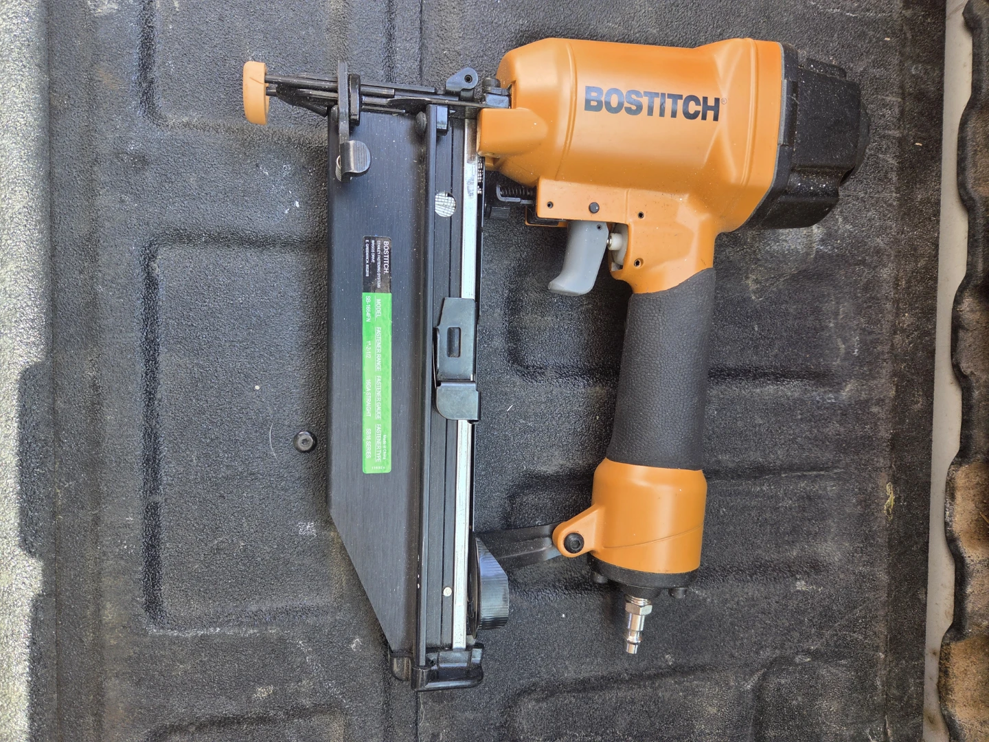 Bostitch SB-1664FN 16 Gauge Straight Nailer