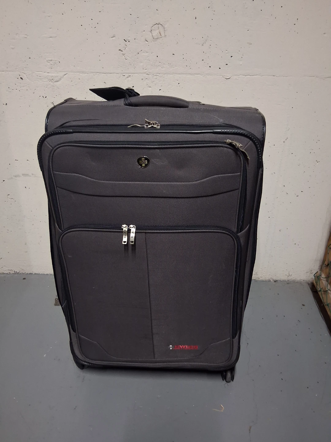 SWISS GEAR suitcase