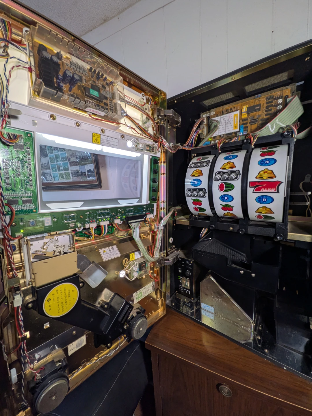 Aero Guys Slot Machine - photo 4