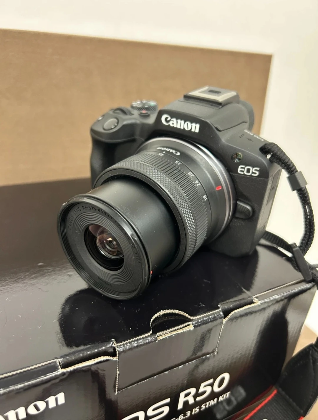 Canon EOS R50 with 18-45mm Lens - photo 3