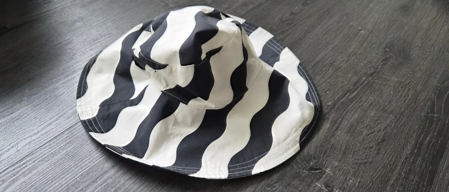 Black and White spiral stripped summer bucket hat