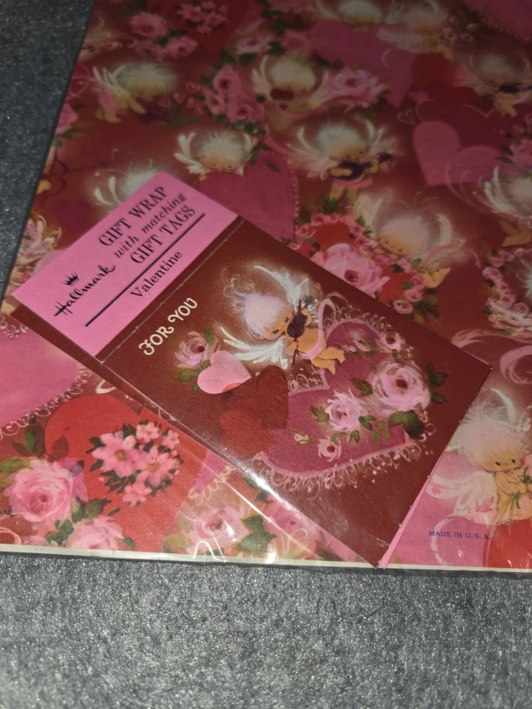 Hallmark Gift Wrap Valentines Day Theme 2 Sheets New In Bag - photo 2