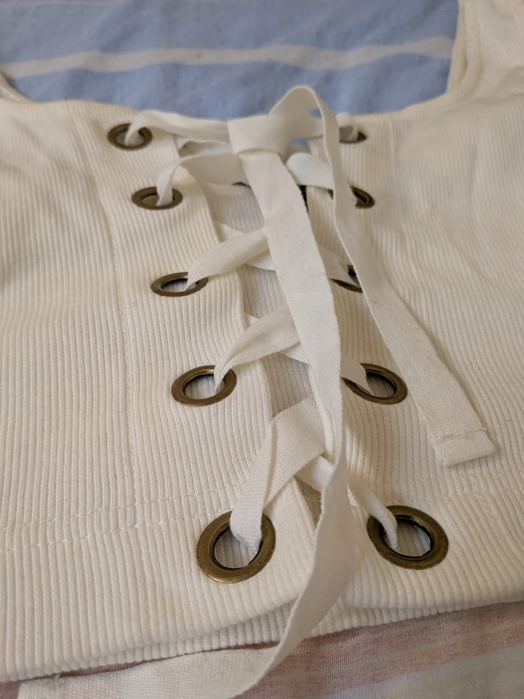 White Lace-Up Crop Top - photo 2