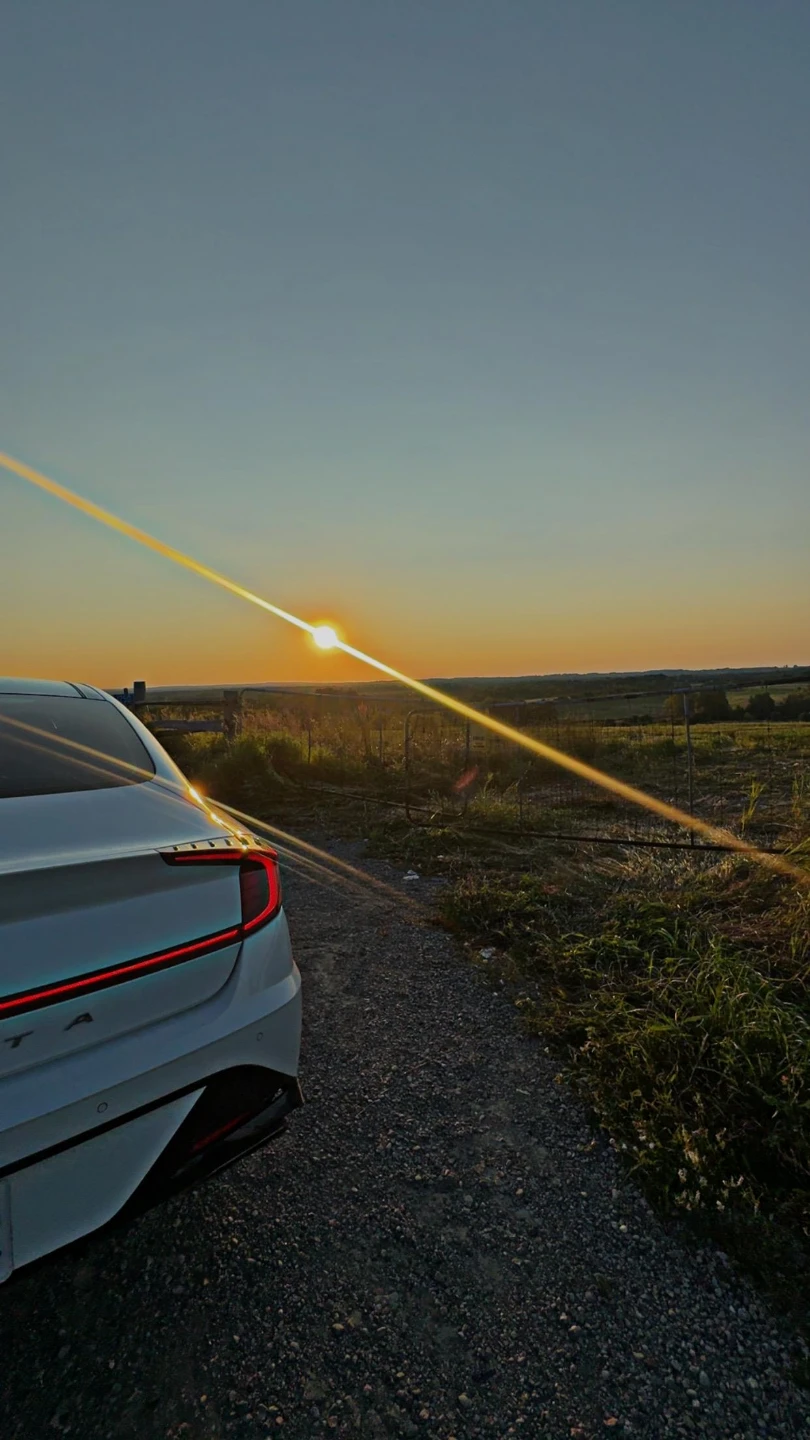 White Hyundai Sonata - photo 5