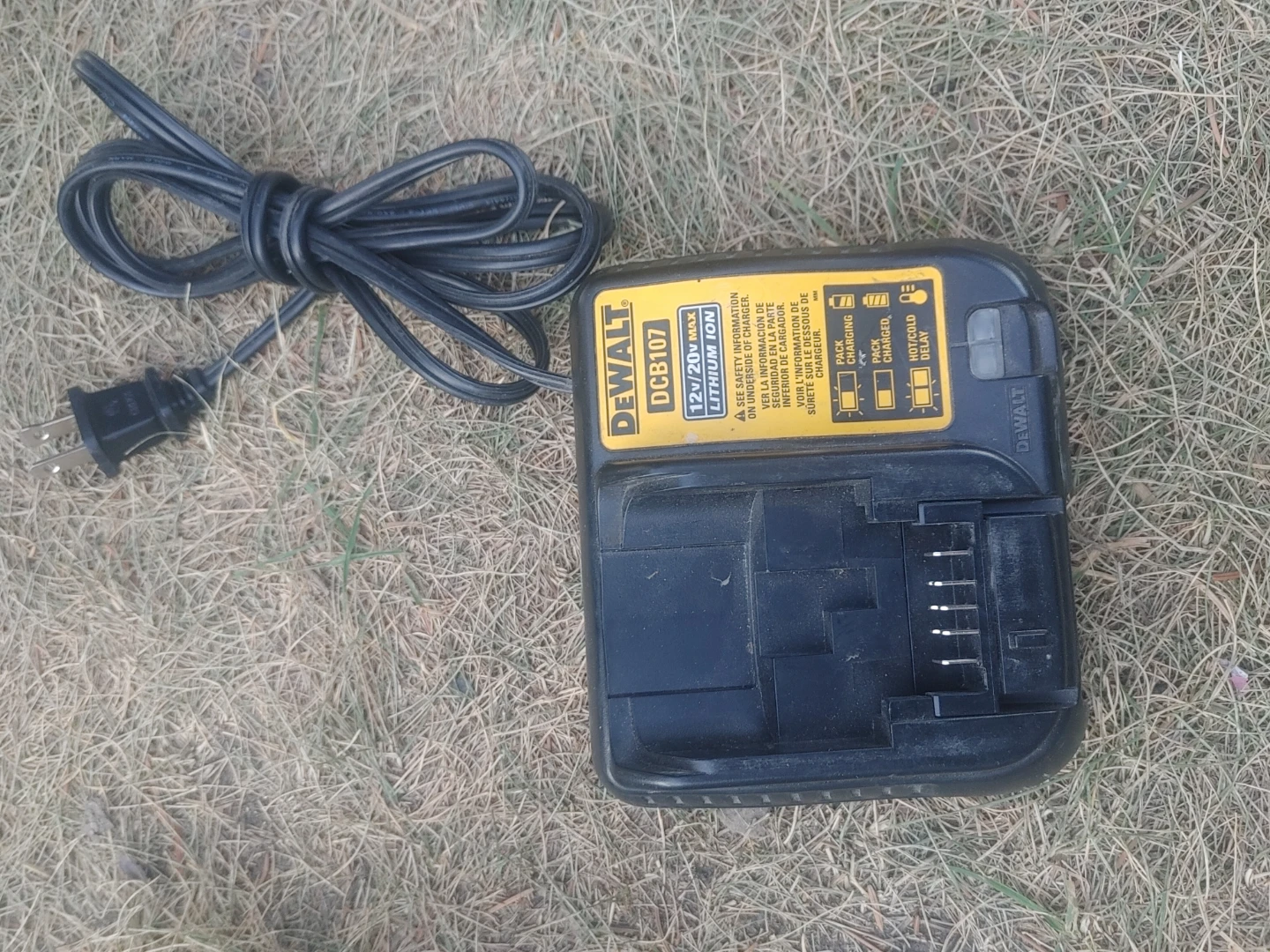 Dewalt 20v drill & 12v impact kit - photo 4