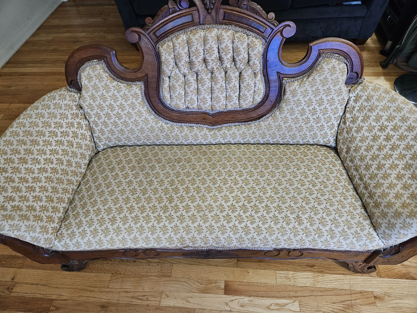 The piece is a Victorian-style parlor sofa or settee - photo 3