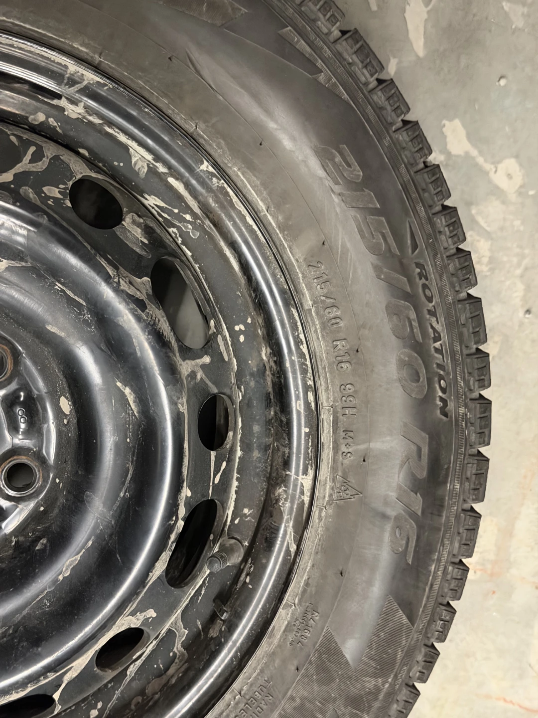 4x Pirelli Winter Ice Zero 215/60R16 — Mounted on 16" Rims - photo 2