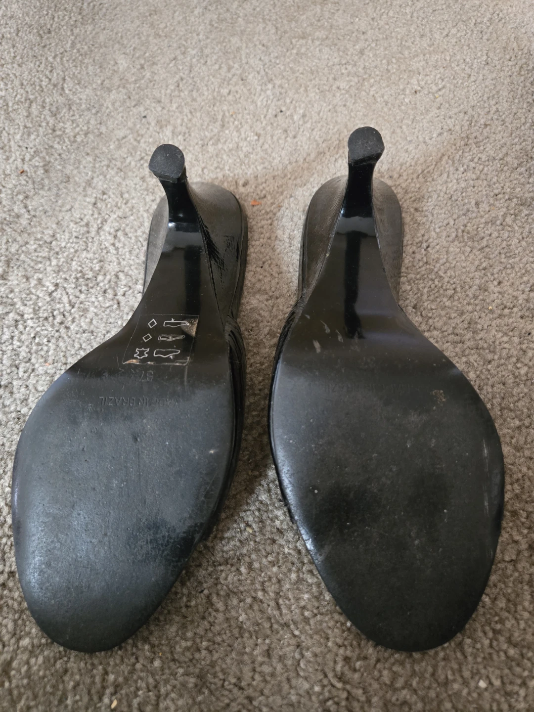 Milano Black Patent Heels Size 7.5 - photo 3