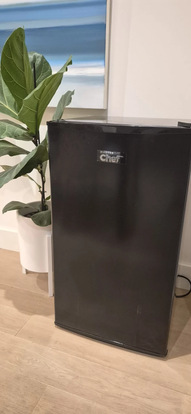 Master Chef Mini Fridge - photo 2