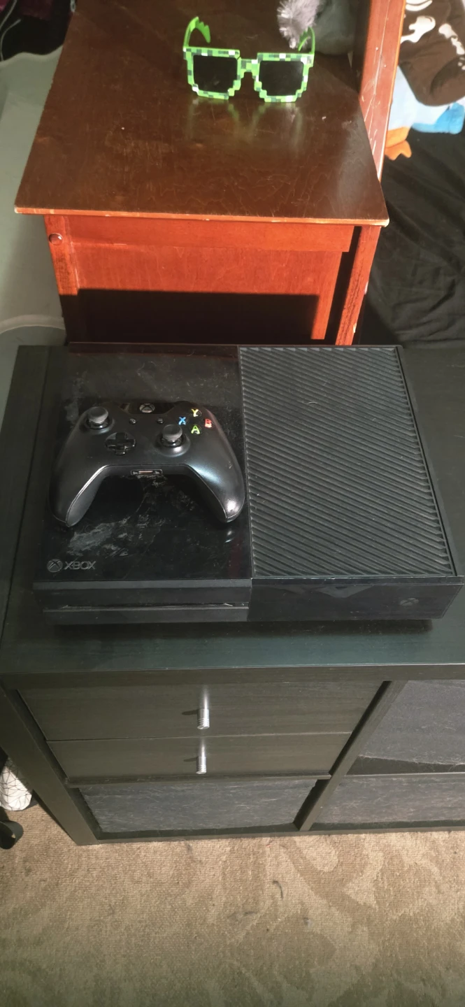 First Gen Xbox One + Controller (For Parts) - photo 2