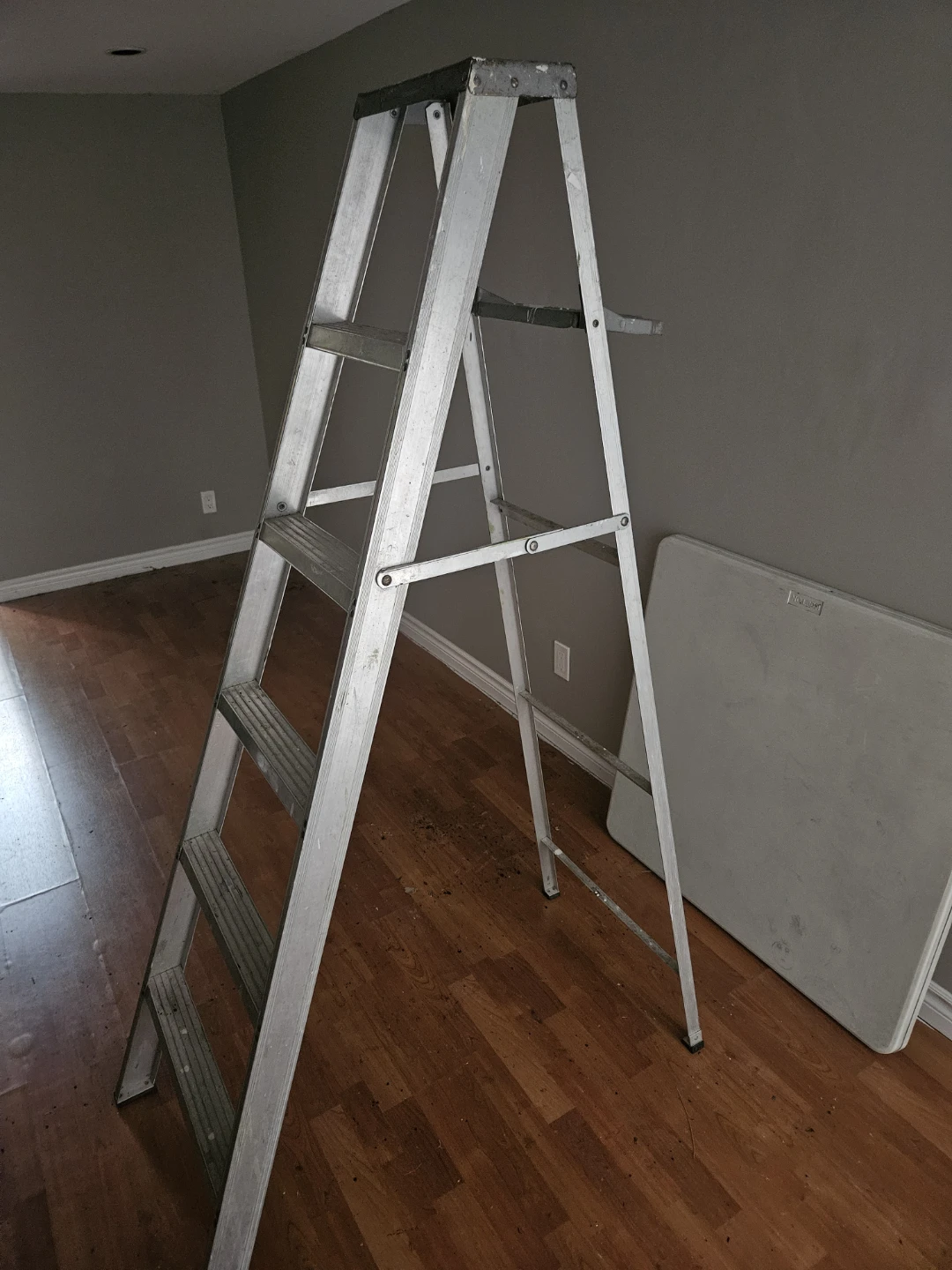 Aluminum Step Ladder
