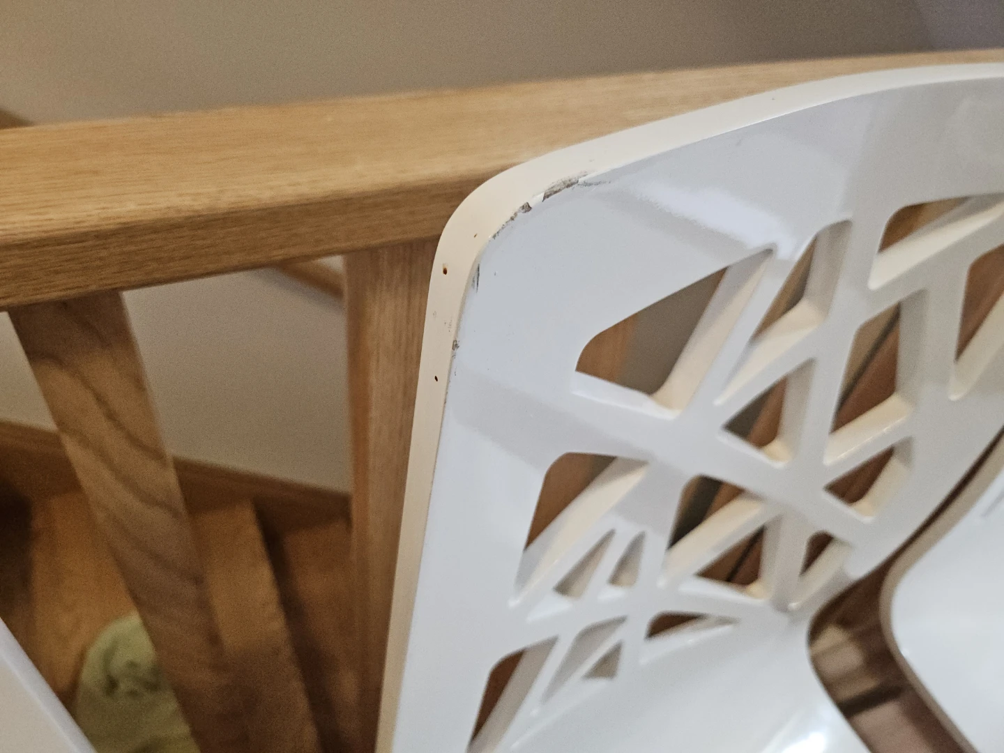 Set of 4 White Modern Chairs - photo 4