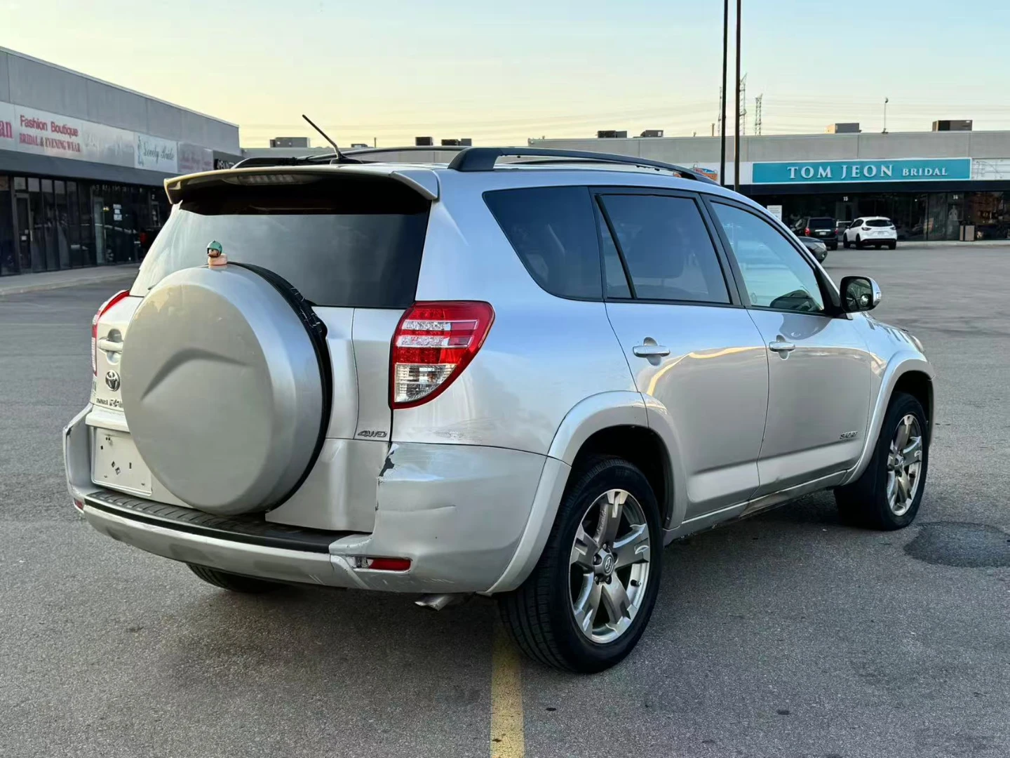 2009 Silver Toyota RAV4 V6 AWD - photo 4