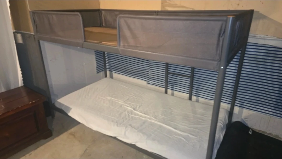 Metal Bunk Bed Frame (URGENT!!!) - photo 2