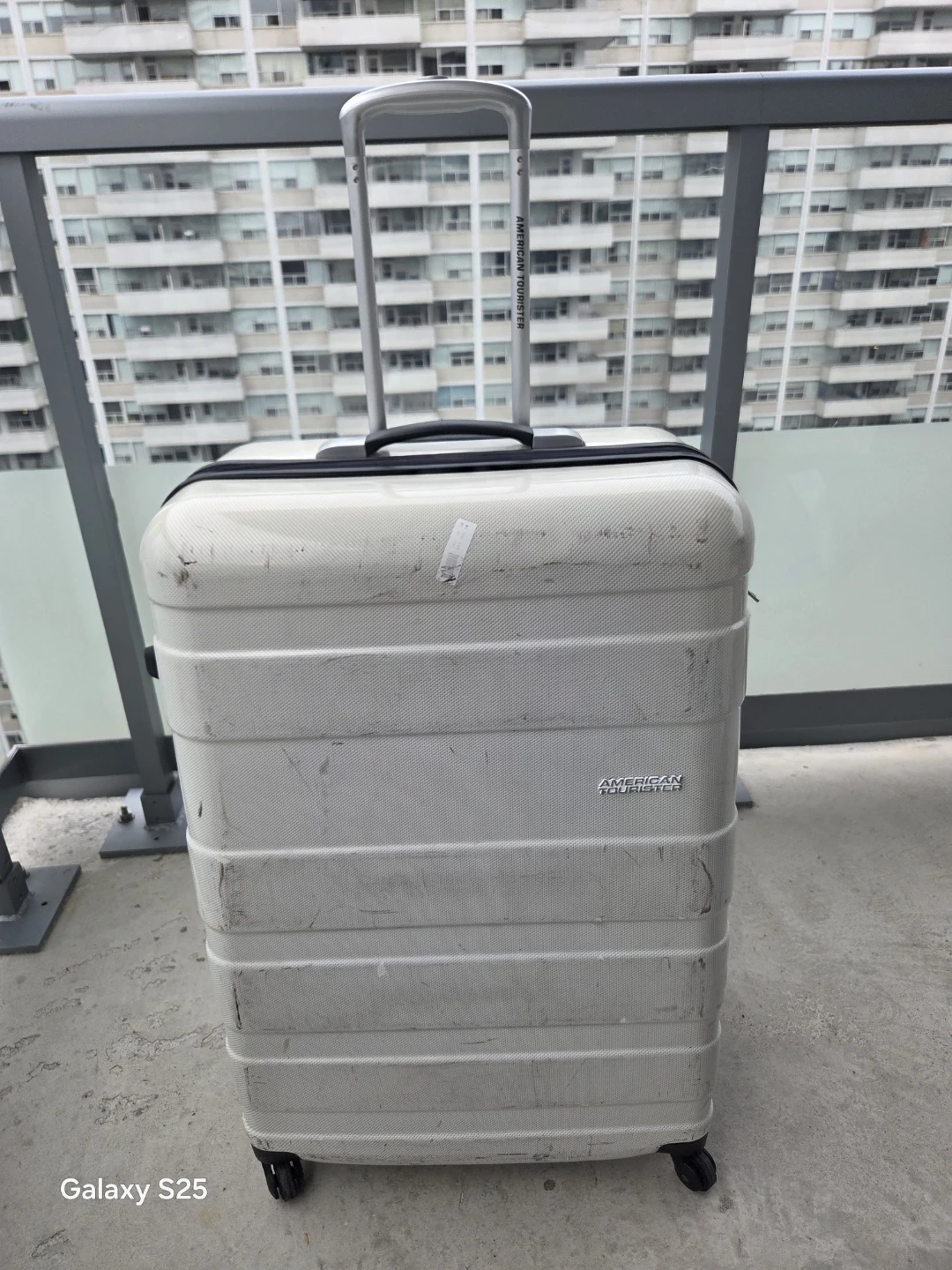 American Tourister White Hardside Suitcase - photo 2